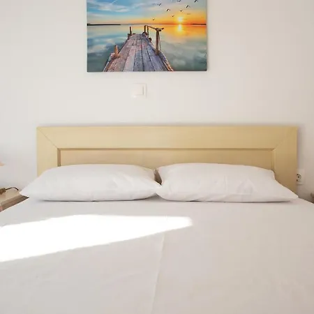 Artemis Down Town Apartment *