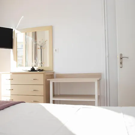 Artemis Down Town Apartment *